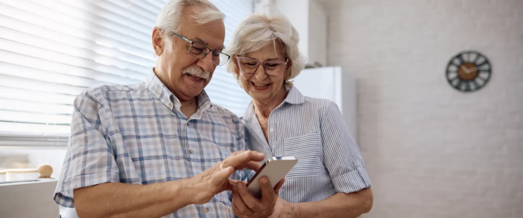 Cell Phones or Smartphones for Seniors: Der große magazin  Agency for Domestic Help