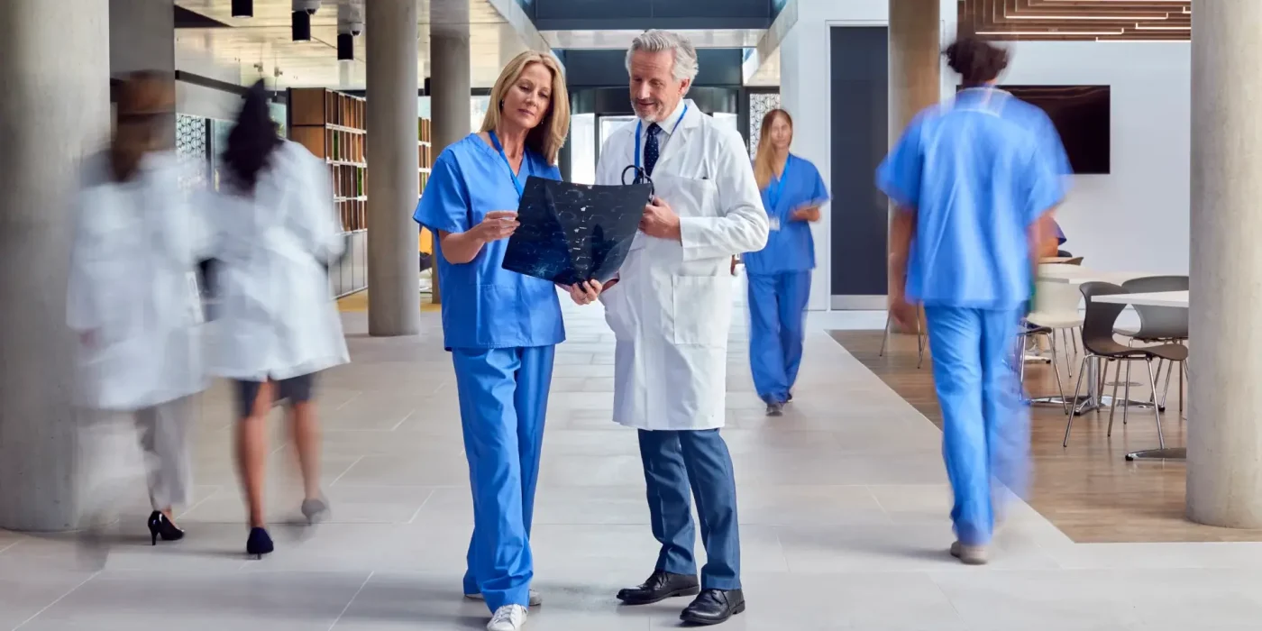 Packliste für die Operation: Was Sie wirklich ins Krankenhaus mitnehmen sollten und was besser zu Hause bleibt