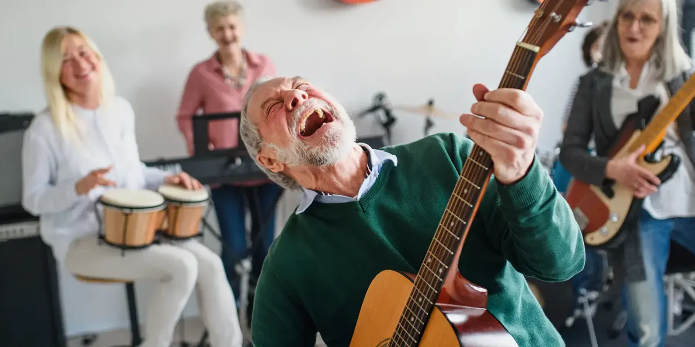 Musizieren im Alter: Wie Senioren im Alter sich mit Musik fit halten und vor Einsamkeit schützen!